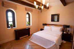 Гостиничный комплекс Резиденция Крымский Бриз апартамент Лесной спальня