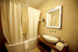 Резиденция Крымский Бриз классический номер ванная