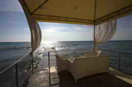 Парк-отель Porto Mare Кальян Бар на пляже фото