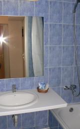 &nbsp;ванная в номере люкс 5 корпуса, отель Марат