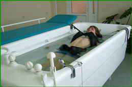 Времена года. Реабилитационное отделение. Подводное вытяжение позвоночника