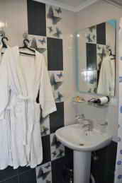 &nbsp; отель Феодосия Крым Феодосия санузел номер люкс