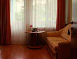 Времена года, Ялта, Крым. Полулюкс Б